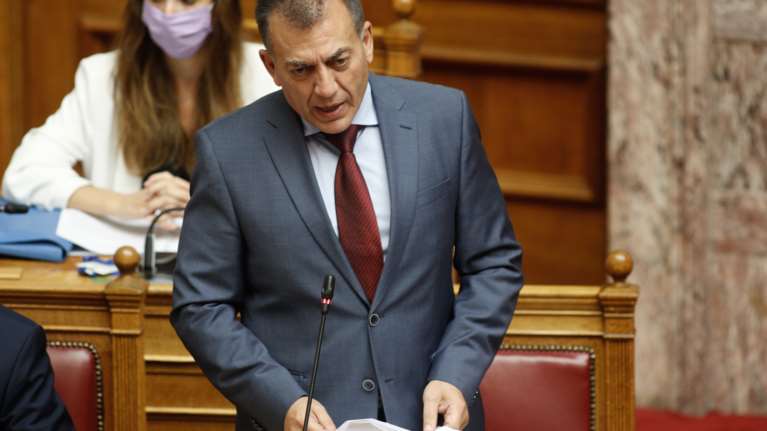 Κόντρα και στη Βουλή για τη δήλωση Δρίτσα: &quot;Προσβάλετε τη δημοκρατία και τα θύματα&quot;  - &quot;Ρίχνετε χαμηλά τη συζήτηση&quot;