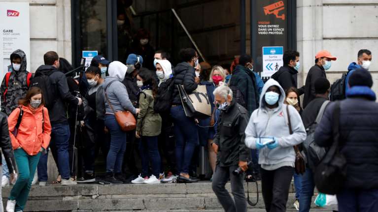 Υποχρεωτική χρήση μάσκας παντού στο Παρίσι, ζητά η δήμαρχος- Φοβάται 2ο κύμα κορονοϊού