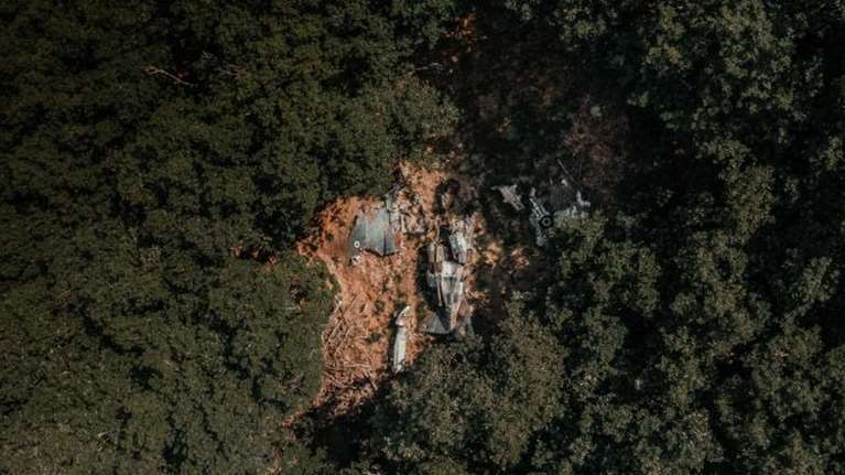 Εντυπωσιακό βίντεο με drone από τα συντρίμμια του μαχητικού αεροσκάφους στην Καλαμπάκα