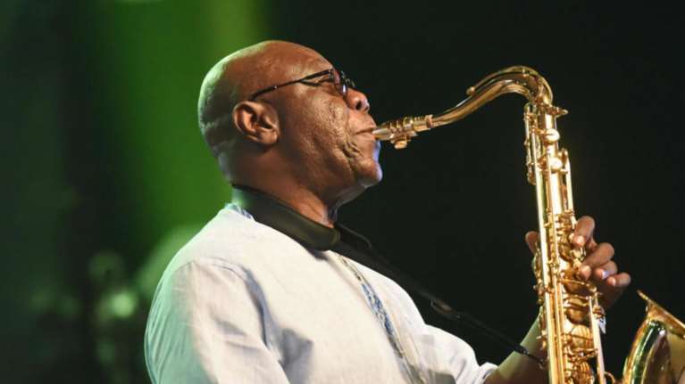 Πέθανε από κορονοϊό ο θρυλικός σαξοφωνίστας Μανού Ντιμπάνγκο