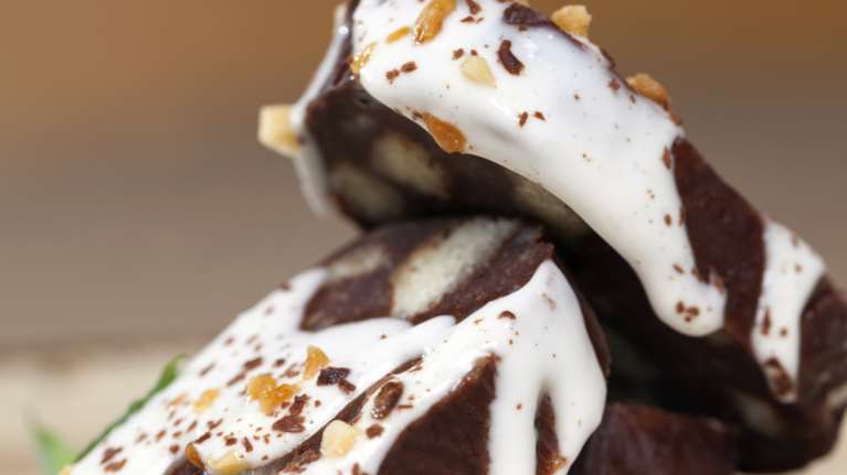 Καλοκαιρινός κορμός σοκολάτας με σαντιγί- Το πιο εύκολο &quot;μαμαδίστικο&quot; γλυκό