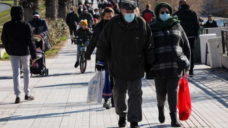 Κορονοϊός: &quot;Φλέγεται&quot; η Αττική με 1701 νέα κρούσματα - Συναγερμός για το κέντρο της Αθήνας και τη Θεσσαλονίκη