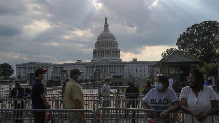 Ουάσιγκτον: Καραντίνα σε επισκέπτες από 27 αμερικανικές πολιτείες &quot;υψηλού κινδύνου&quot;