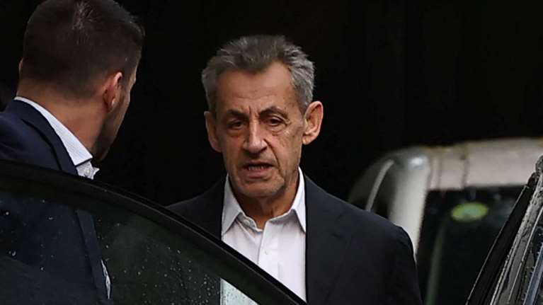 Ο Σαρκοζί έγινε παππούς πίσω από τα κάγκελα της φυλακής: Ο εγγονός του παίρνει το όνομά του - "Είθε να μεγαλώσει με σοφία"