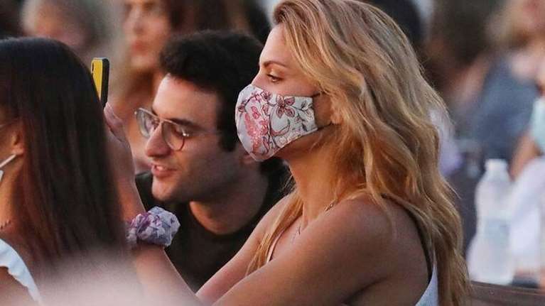 Μαίρη Συνατσάκη: Οι εναλλακτικές διακοπές με τον Ίαν Στρατή  [εικόνες]