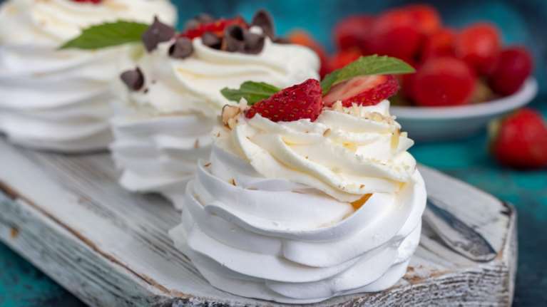 Εορτολόγιο: Ολα τα ονόματα που γιορτάζουν σήμερα, Δευτέρα 8 Σεπτεμβρίου