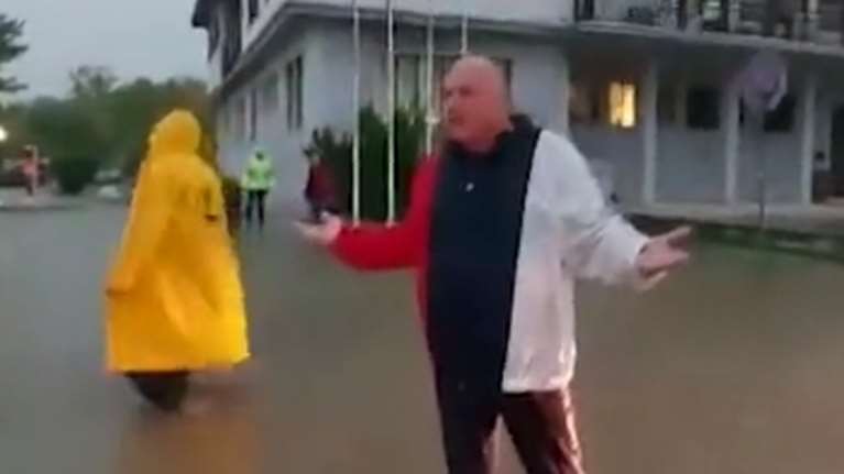 Βόλος: Δύο οι νεκροί από την κακοκαιρία λέει ο Αχιλλέας Μπέος- Βρέθηκε ο αγνοούμενος οδηγός [βίντεο]