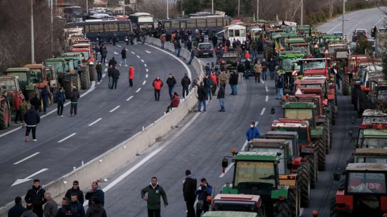 Στους δρόμους τα τρακτέρ: Συμβολικός αποκλεισμός στον κόμβο της Νίκαιας σήμερα - Κινητοποιήσεις και στη Θεσσαλονίκη