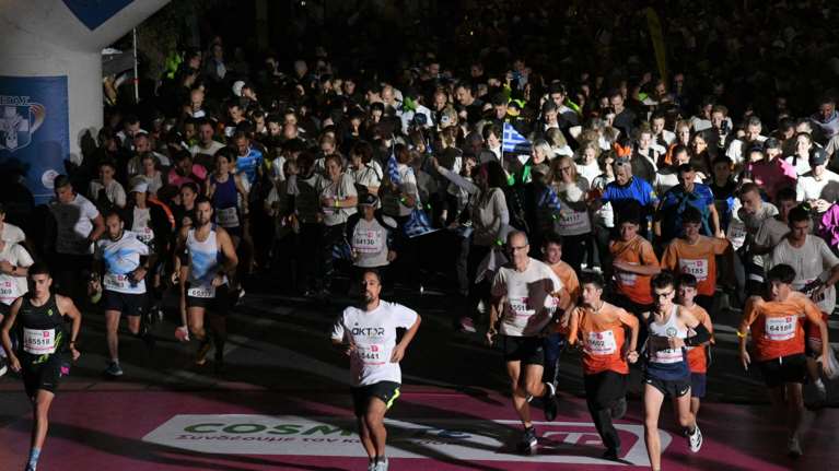 Μαραθώνιος: Σε εξέλιξη oι αγώνες  -  Η εικόνα στους δρόμους γύρω από το κέντρο - Οι ρυθμίσεις [Εικόνες - Βίντεο]