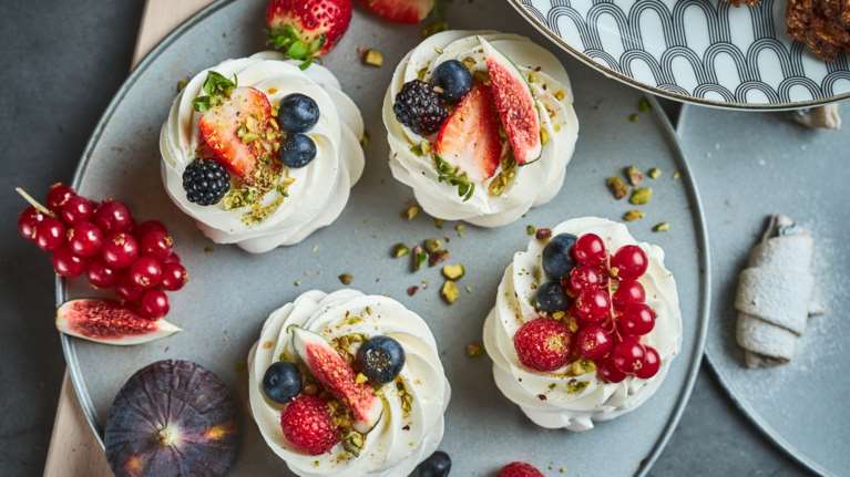 Εορτολόγιο: Τα ονόματα που γιορτάζουν σήμερα, Τρίτη 16 Σεπτεμβρίου