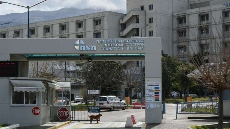 Πάτρα: "Μανούλα μου, σε σκότωσε" - Ο δράστης μαχαίρωσε την 25χρονη σύντροφό του μπροστά στο παιδί της