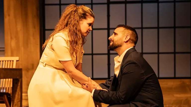 Η Λίλα Μπακλέση και ο Κωνσταντίνος Μπιμπής για το πάθος τους για το θέατρο