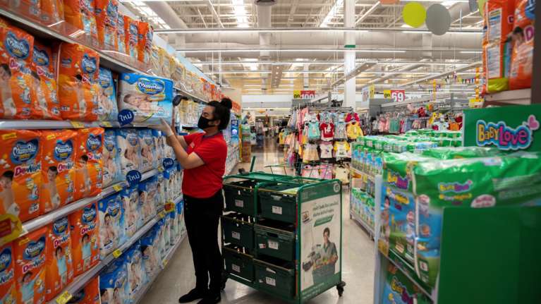 Βρετανία: Προσλήψεις 35.000 εργαζομένων στη μεγαλύτερη αλυσίδα σούπερ μάρκετ της χώρας Tesco