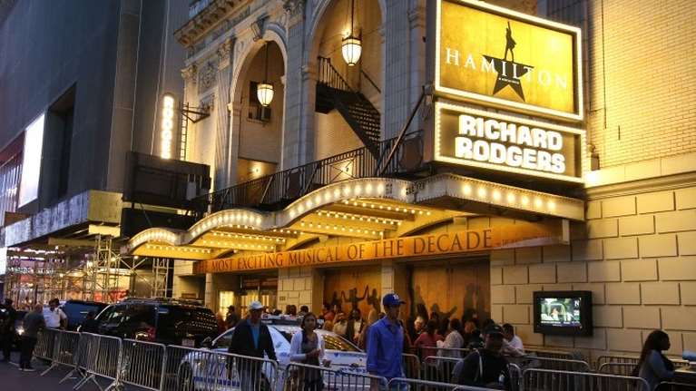 Νεα Υόρκη: Αυτό είναι το σχέδιο του ντε Μπλάζιο για να ανοιξει το Μπρόντγουεϊ - &quot;Η παράσταση πρέπει να συνεχιστεί&quot;