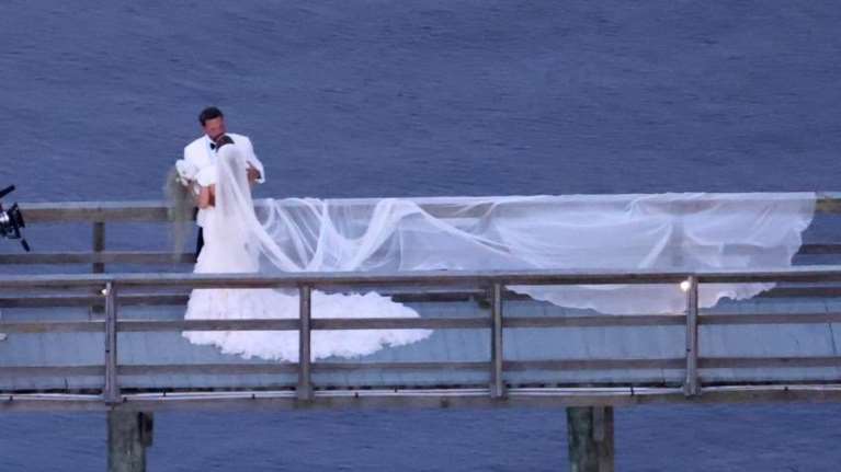 Page Six: &quot;Η Τζένιφερ Λόπεζ είναι εξαγριωμένη και ταπεινωμένη - Γιατί ο Μπεν Άφλεκ καθυστερεί την αίτηση διαζυγίου&quot;