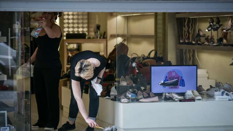 Το μήνυμα της ΕΣΕΕ για την επαναλειτουργία των καταστημάτων: "Στηρίζουμε τις Μικρομεσαίες Επιχειρήσεις" [βίντεο]