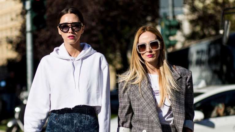 Ο κανόνας των δύο: Αυτός είναι ο στιλιστικός συνδυασμός που κάνουν οι γυναίκες της μόδας όταν δεν ξέρουν τι να φορέσουν