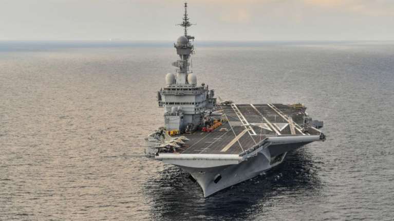 Σαρλ ντε Γκολ: Εκατοντάδες κρούσματα, περιμένουν αύξηση