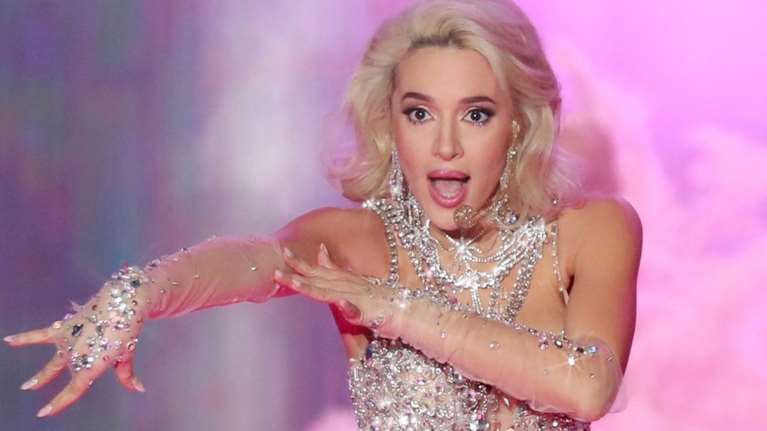 Καλομοίρα: Εννοείται ότι φλερτάρω - Μακάρι να ζήλευε ο σύζυγός μου