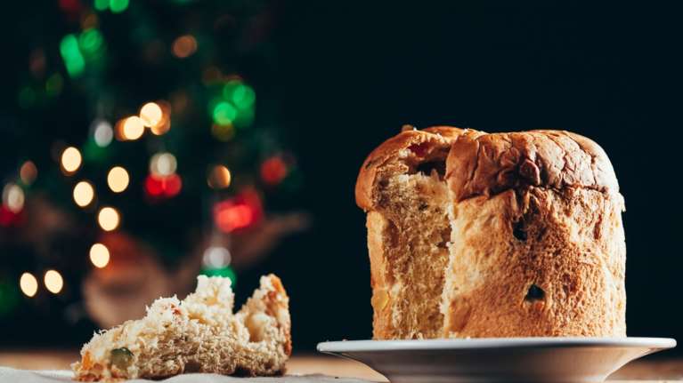 Σούπερ συνταγή για βασιλόπιτα τσουρέκι, έτοιμη σε μόλις 30 λεπτά