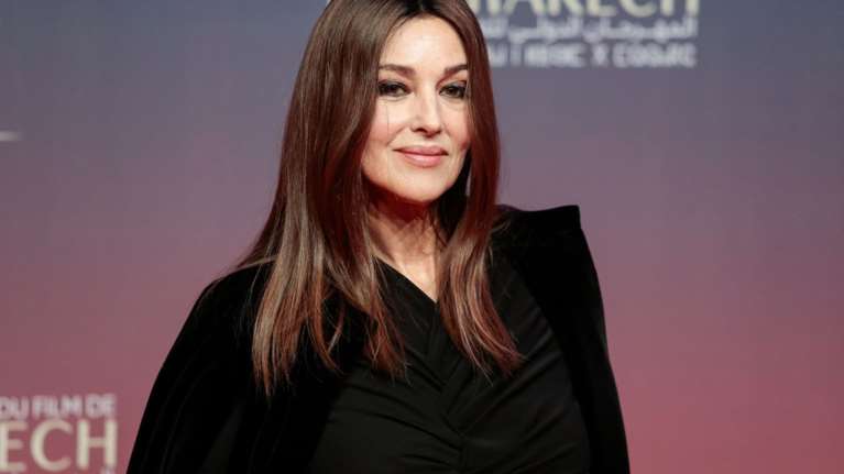 Monica Bellucci: Αυτή η λεπτομέρεια στο κούρεμά της είναι η πιο stylish πρόταση