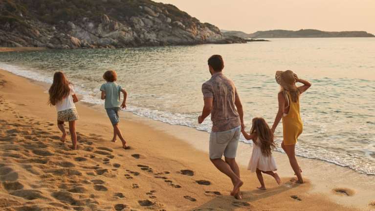 Πώς να οργανώσεις τις καλοκαιρινές διακοπές με παιδιά – Xωρίς άγχος και χωρίς να αδειάσει το πορτοφόλι σου