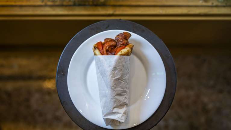 Στο Παγκράτι υπάρχει ένα σουβλατζίδικο που (κακώς) δεν ξέρεις ακόμα