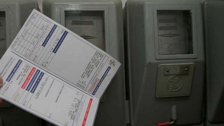 Λογαριασμός ρεύματος: Το &quot;κόλπο&quot; που μειώνει το κόστος από 1.900 ευρώ τον χρόνο, σε 300