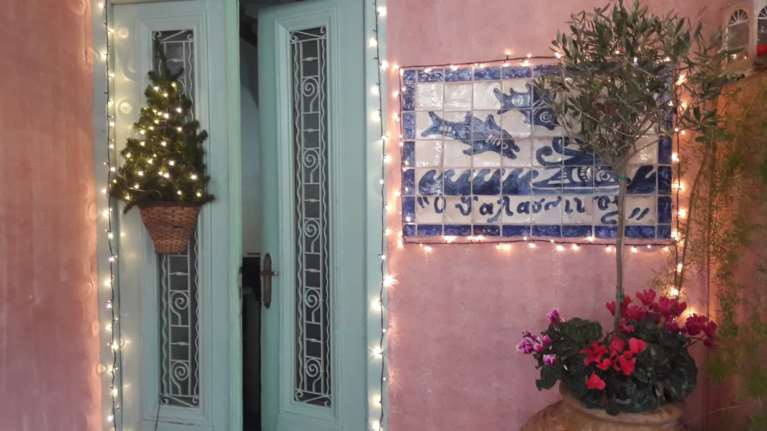 Η ιστορία του &quot;Θαλασσινού&quot;: Η εμβληματική ψαροταβέρνα στις Τζιτζιφιές που φέρνει την Ελλάδα στο τραπέζι σας