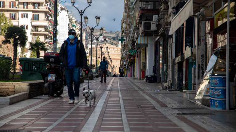 Κορονοϊός: Δοκιμάζονται η Θεσσαλονίκη με 545 νέα κρούσματα και η Αττική με 319 - Στην &quot;εντατική&quot; Λάρισα, Σέρρες και Μαγνησία