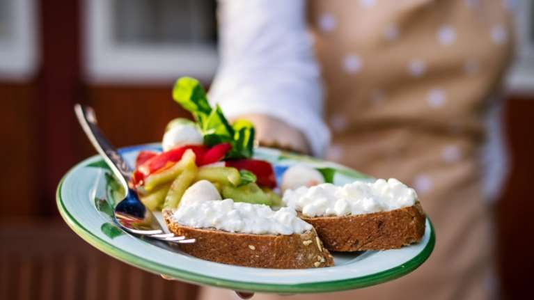 Τυρί κότατζ, γιαούρτι ή ανθότυρο για τη δίαιτα; Κάνουμε crash test