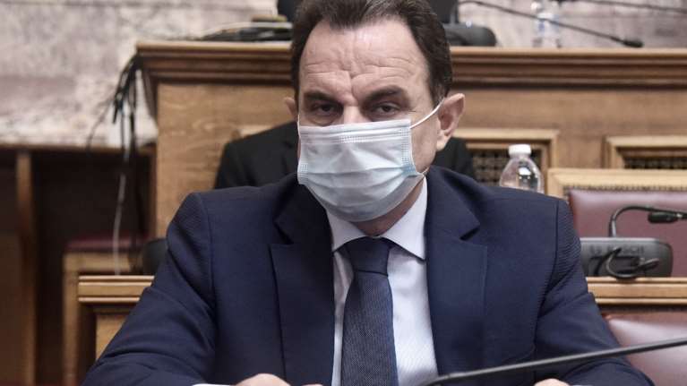 Μελετάται η προσωρινή ακύρωση του πιστοποιητικού εμβολιασμού για τους εμβολιασμένους που νοσούν