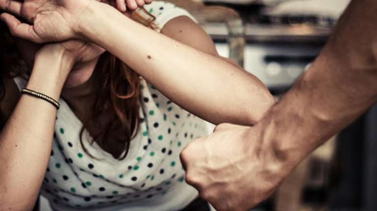 Kρήτη: Έδειρε τη γυναίκα του γιατί μαγείρεψε ψαρόσουπα και εκείνος ήθελε τηγανητές πατάτες