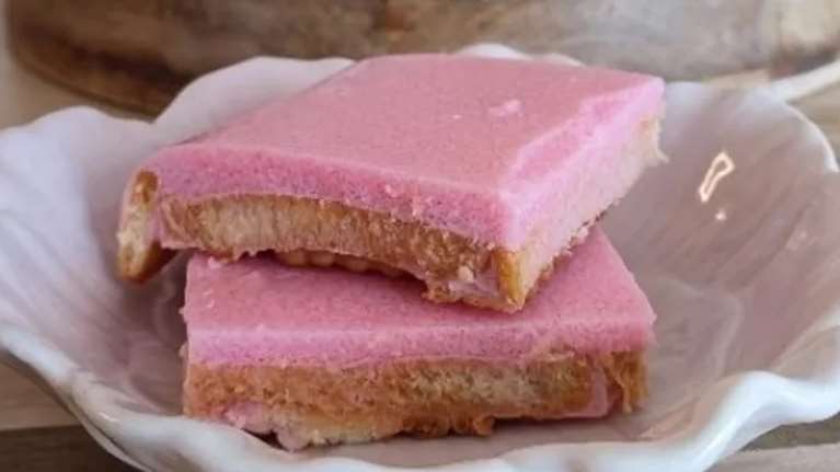 Ονειρικό γιαουρτογλυκό ψυγείου με 4 υλικά: Εύκολο, δροσιστικό και ιδανικό εάν ακολουθείς διατροφή