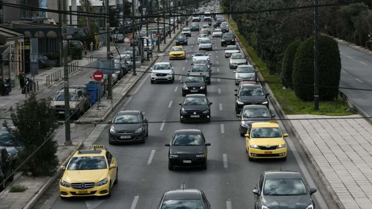 Μπλοκαρισμένη η Κηφισίας μετά από τροχαίο στο Μαρούσι - Live η κίνηση στους δρόμους