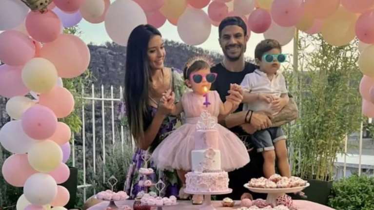 Άκης Πετρετζίκης: Η κόρη του έγινε ενός έτους και της έφτιαξε τούρτα υπερπαραγωγή - Εικόνες