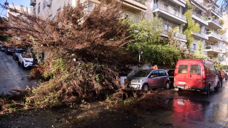 Κακοκαιρία: Τι πρέπει να γνωρίζετε, να προσέξετε και να ελέγξετε - Πού θα αναζητήσετε πληροφορίες για τις μετακινήσεις σας