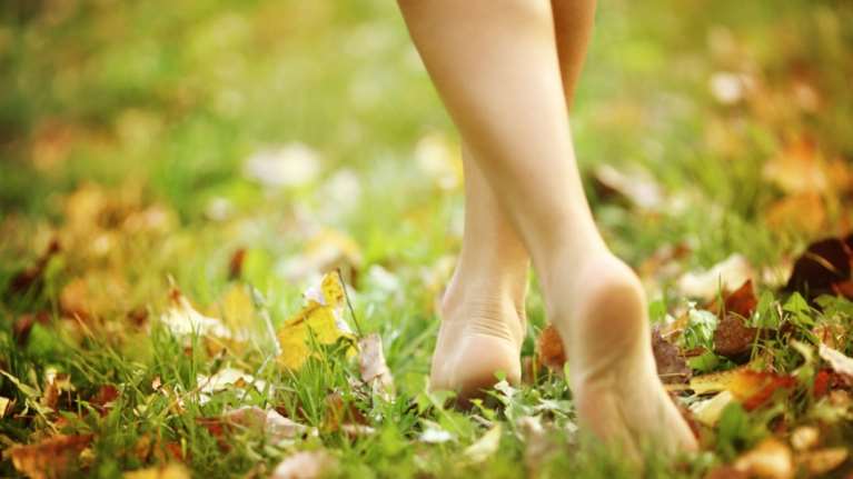 Earthing: Είναι το μυστικό για καλύτερη υγεία;