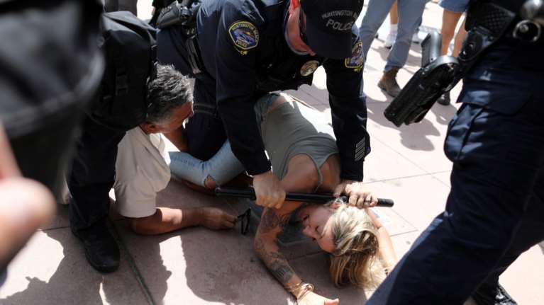 Στις &quot;φλόγες&quot; η Μινεάπολη των ΗΠΑ μετά τον νέο θάνατο αφροαμερικανού από αστυνομικό [εικόνες]