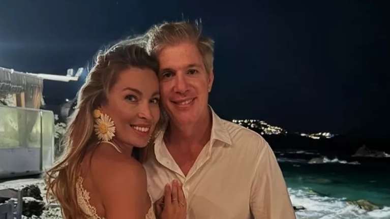 Η Μαριέττα Χρουσαλά &amp; ο Λέων Πατίτσας στη Μικρή Βενετία: Γιόρτασαν στα λευκά μία ξεχωριστή ημέρα