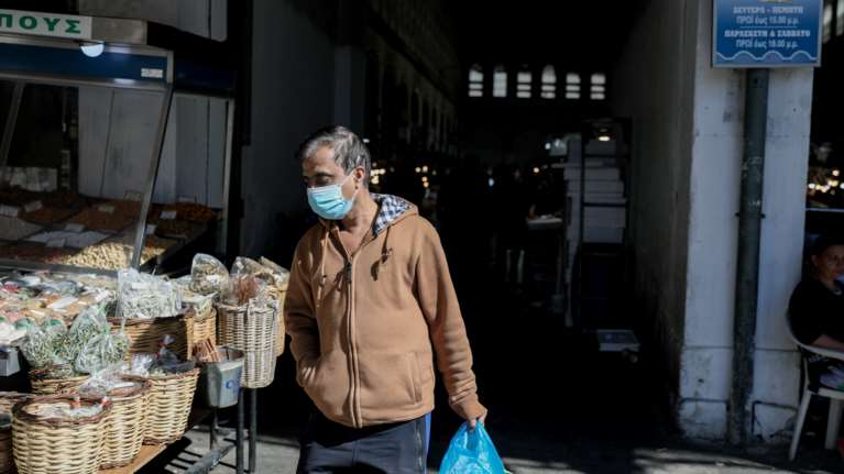 Εμπορικά καταστήματα: Αυτό το ωράριο προτείνει η ΕΣΕΕ λόγω κορονοϊού