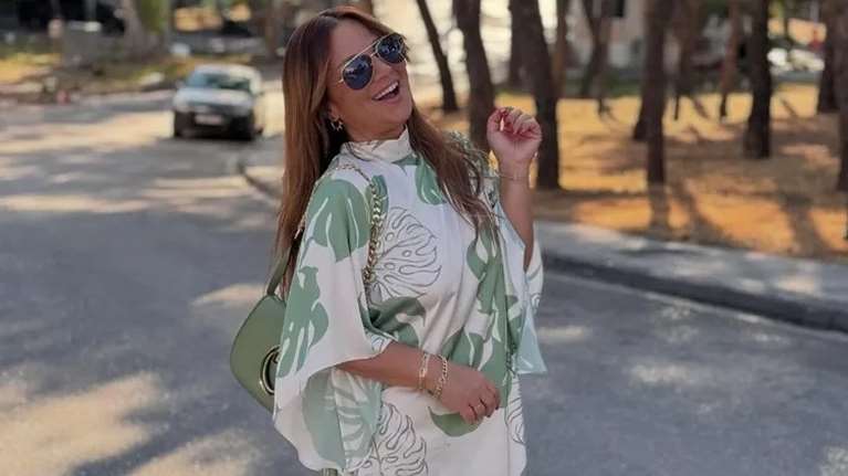 Η Νάνσυ Ζαμπέτογλου με τη denim φούστα από τη Mango που θα φοράς non stop το καλοκαίρι