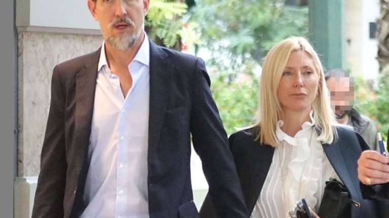 Η ονειρική κουζίνα της Μαρί Σαντάλ και του Παύλου Ντε Γκρες - Λευκή, μαρμάρινη και με εστίες γκαζιού