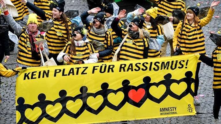 Αυτοκίνητο σε καρναβαλιστές στη Γερμανία: Στους 60 τραυματίες ο απολογισμός