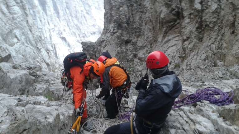 Κατερίνη: Σε εξέλιξη επιχείρηση ανάσυρσης δύο γυναικών από χαράδρα