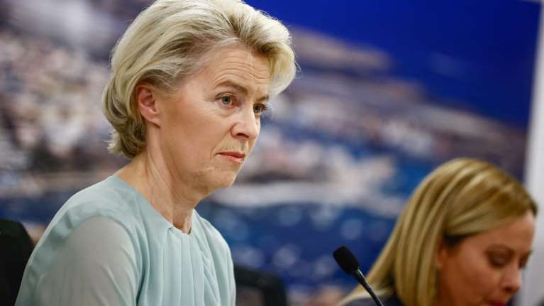 Λαμπεντούζα: Σχέδιο δράσης δέκα σημείων για το μεταναστευτικό παρουσίασε η φον ντερ Λάιεν