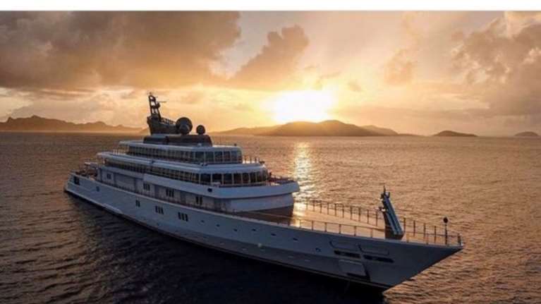 Σάλος για ανάρτηση δισεκατομμυριούχου που είναι σε καραντίνα σε γιοτ στην Καραϊβική