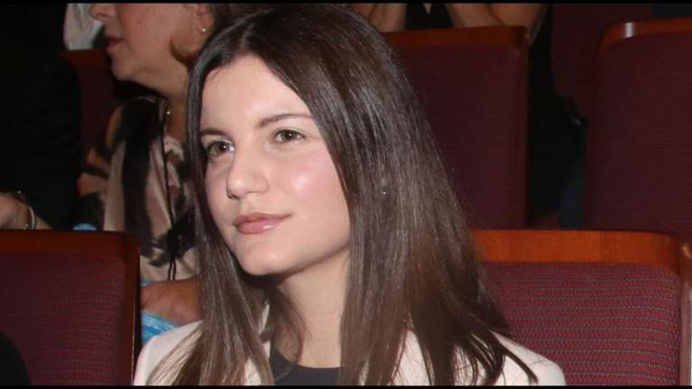 Αλίκη Καραμανλή: Η εντυπωσιακή εμφάνιση με καλοκαιρινό jumpsuit στα γενέθλια της μητέρας της