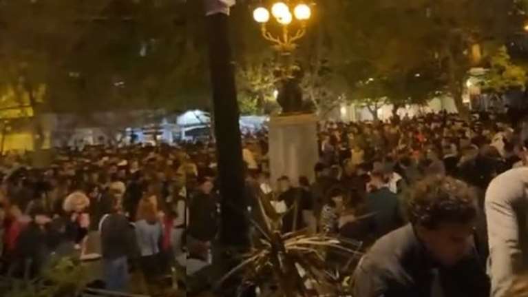 Δημοτικό Συμβούλιο της Αθήνας: Ο Βουλγαράκης κατονόμασε ποιοι οργανώνουν τα κορονοπάρτι στις πλατείες