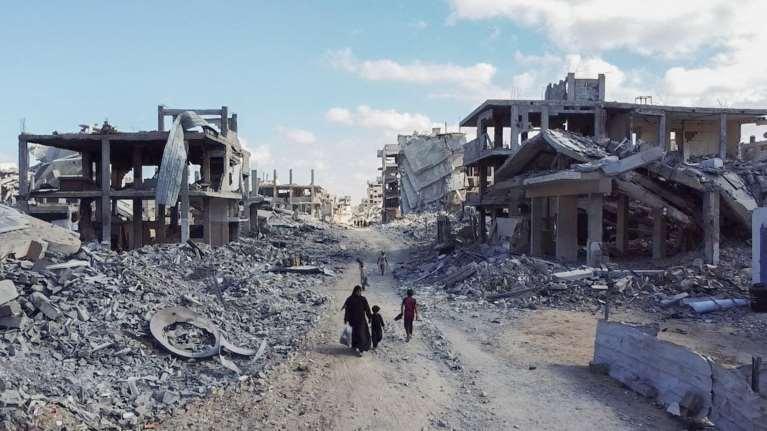 Σε μια λεπτή κλωστή η εκεχειρία στη Γάζα - Ανησυχία για τη Δυτική Όχθη εκφράζει ο ΟΗΕ